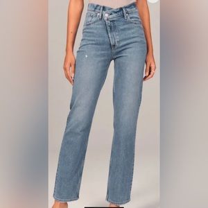Abercrombie The 90’s Straight Ultra High Rise Criss Cross waist jeans